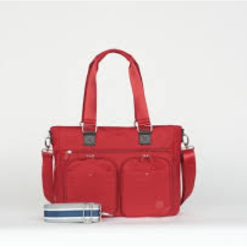 THE CARGO CATCHALL
TOTE WITH TWO
CROSSBODY STRAPS